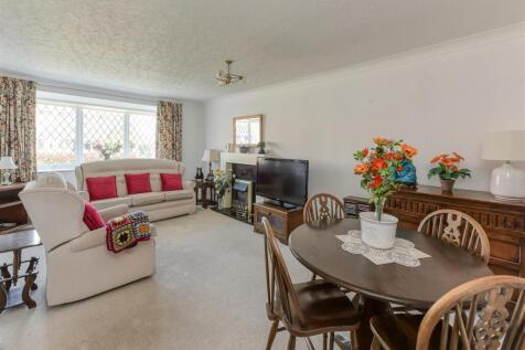 1 Oatlands Way-MAY25-lounge1.jpg