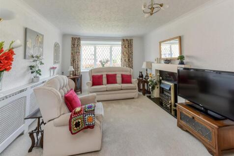 1 Oatlands Way-MAY25-lounge2.jpg