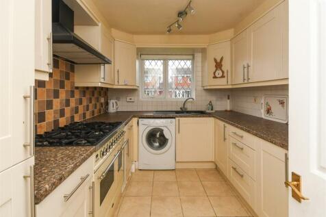 1 Oatlands Way - Kitchen.jpg