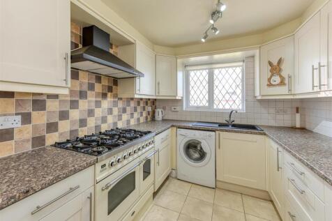 1 Oatlands Way-MAY25-kitchen.jpg