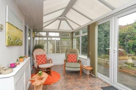 1 Oatlands Way - Conservatory.jpg