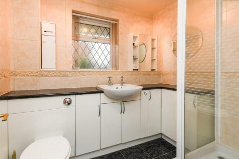 1 Oatlands Way - Shower Room.jpg