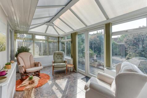 1 Oatlands Way-MAY25-conservatory.jpg