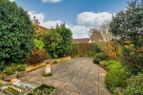 1 Oatlands Way - Garden.jpg