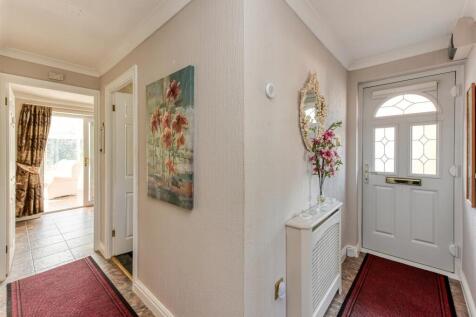 1 Oatlands Way-MAY25-hall.jpg