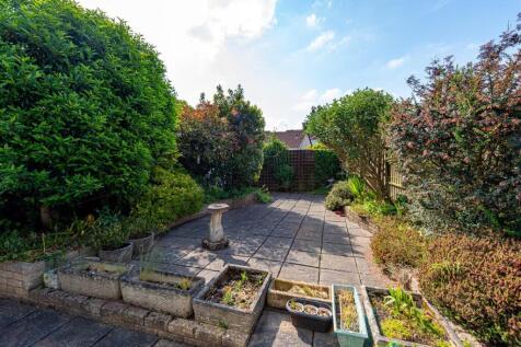 1 Oatlands Way-MAY25-garden1.jpg