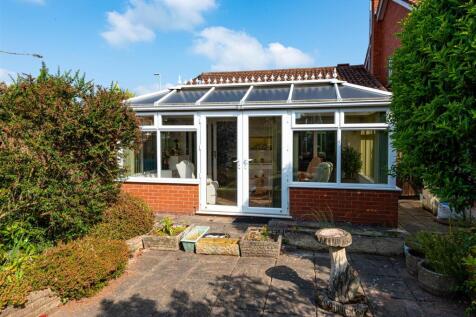 1 Oatlands Way-MAY25-garden2.jpg