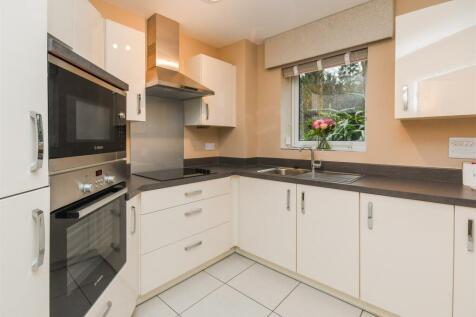 14 Thorneycroft - Kitchen.jpg
