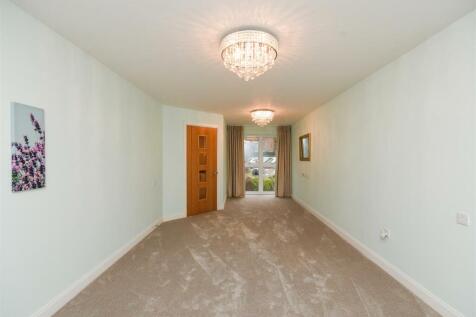 14 Thorneycroft - Lounge.jpg