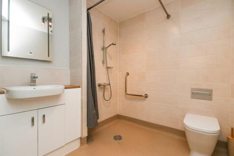14 Thorneycroft - Shower Room.jpg