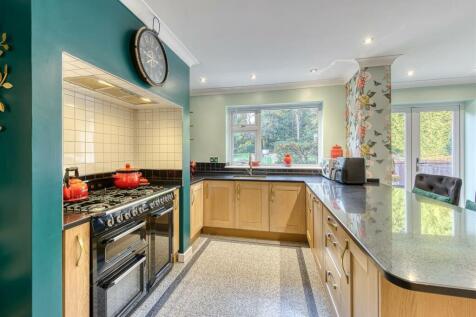 85 Sabrina Road-kitchen4.jpg