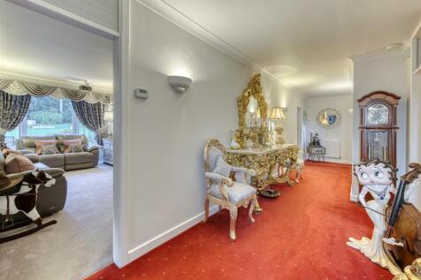 85 Sabrina Road-hall.jpg