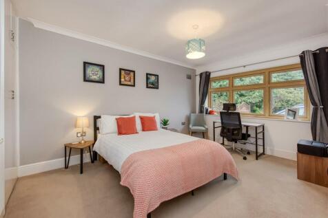 59 Elliotts Lane-bed3.jpg
