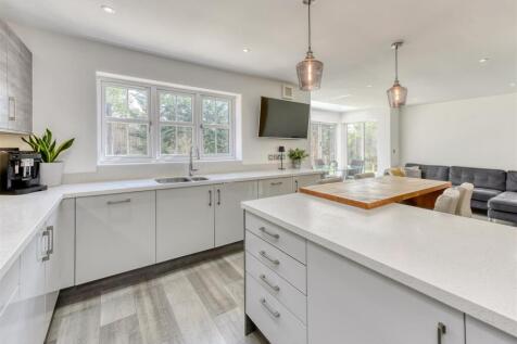 5a Ormes Lane-May25-kitchen5.jpg