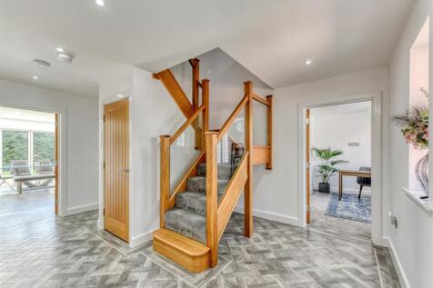 5a Ormes Lane-May25-hall.jpg