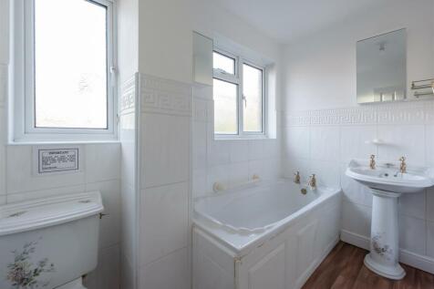 50 Bramstead Avenue-bathroom JAN24.jpg