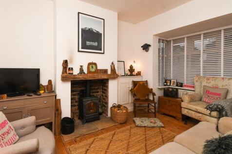 40 Westbourne Road - Lounge (2).jpg