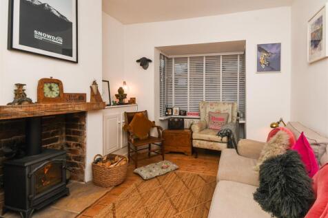 40 Westbourne Road - Lounge.jpg