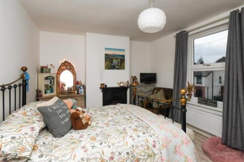 40 Westbourne Road - Bedroom 1.jpg