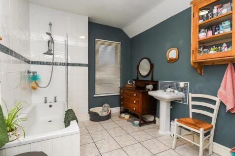 40 Westbourne Road - Bathroom.jpg