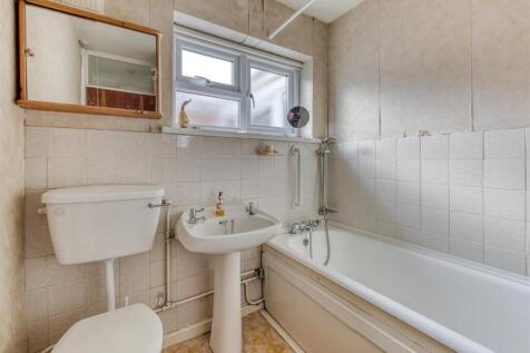 2 Johnsgate-bathroom.jpg