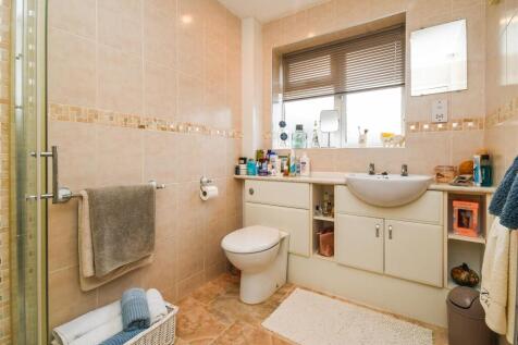 66 Woodcote Road - Bathroom.jpg