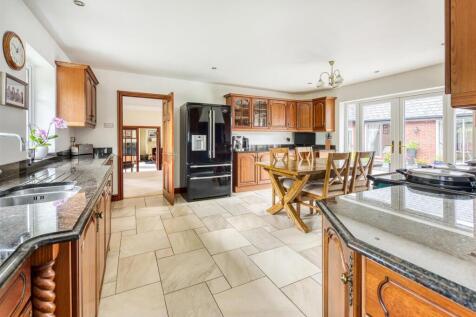 Courtneys-kitchen2.jpg