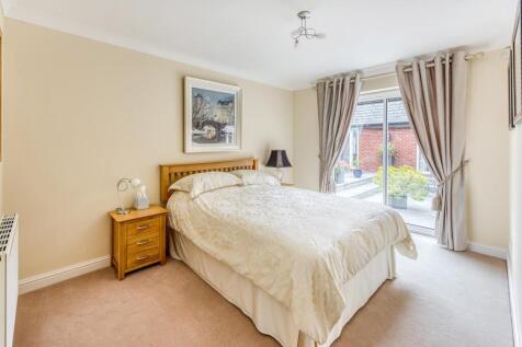 Courtneys-bed3.jpg