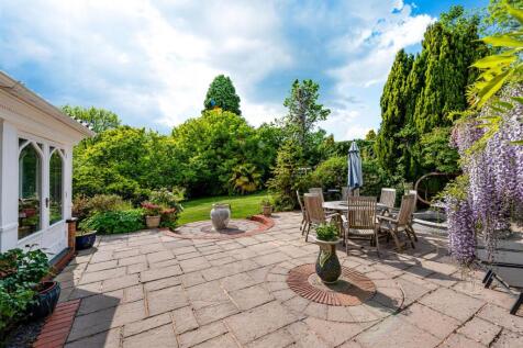 Natsfield House-garden12-MAY25.jpg