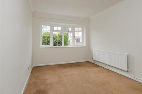2c Blackburn Avenue - Lounge.jpg