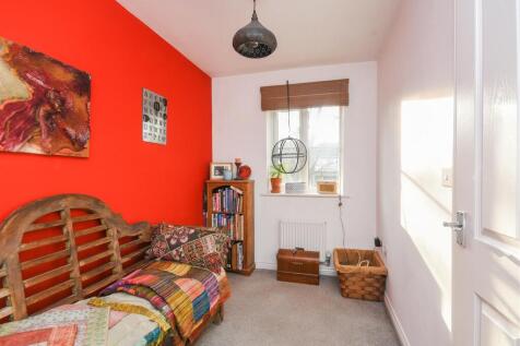 24 Lloyd Grove - Bedroom 3.jpg