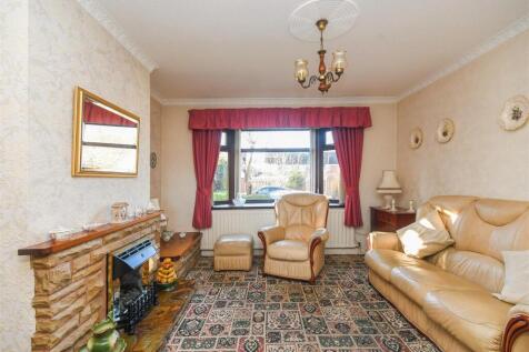 7 Yew Tree Road - Living Room.jpg