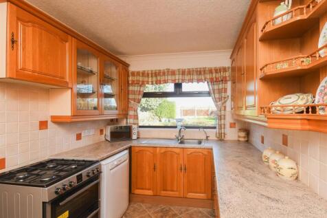 7 Yew Tree Road - Kitchen.jpg