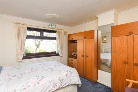 7 Yew Tree Road - Bedroom 2.jpg