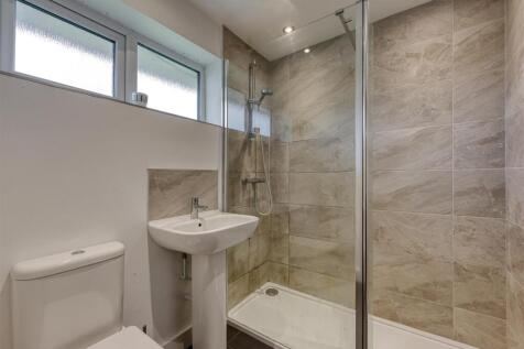 1 Ravensholme-bed1 ensuite.jpg