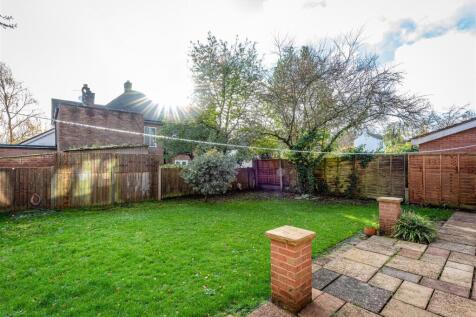 27 Mount Road-garden.jpg
