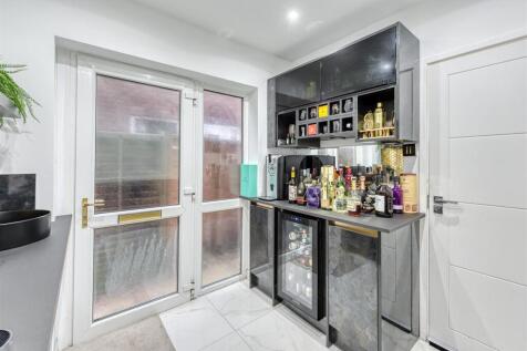 27 Mount Road-FEB25-bar1.jpg