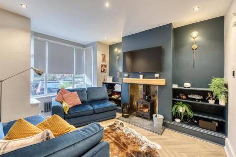 75 Wood Road-living1.jpg