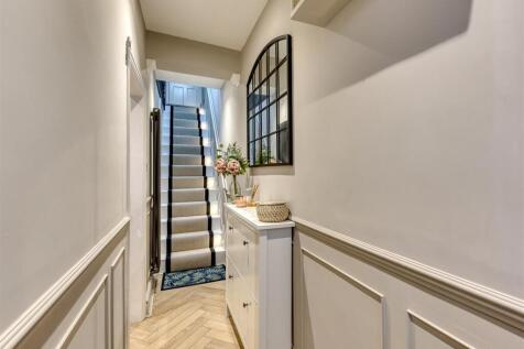 75 Wood Road-hall2.jpg