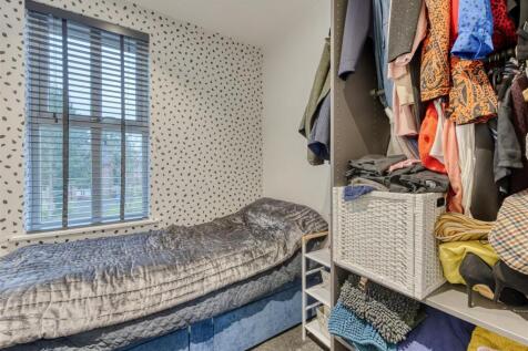 75 Wood Road-bed3b.jpg