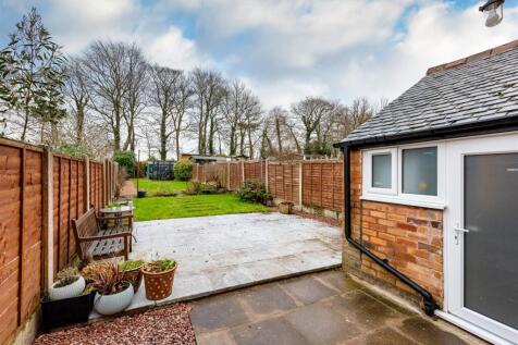 75 Wood Road-garden1.jpg
