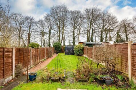 75 Wood Road-garden2.jpg