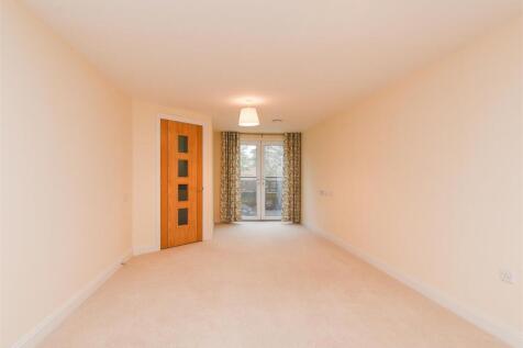 54 Thorneycroft - Lounge Dining Room.jpg