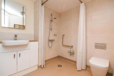 54 Thorneycroft - Shower Room.jpg