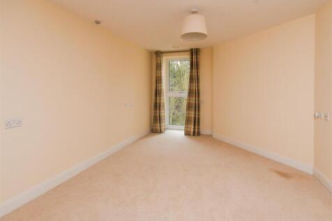 54 Thorneycroft- Bedroom.jpg