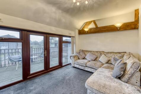 Hammerton House-lounge.jpg
