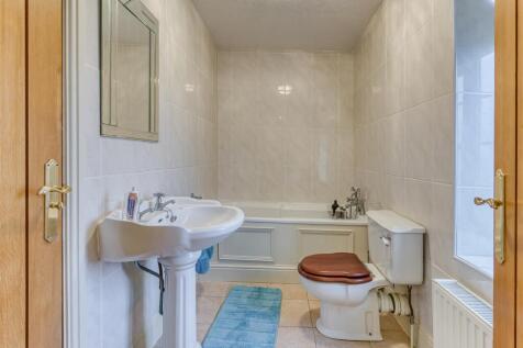 Hammerton House-bathroom.jpg