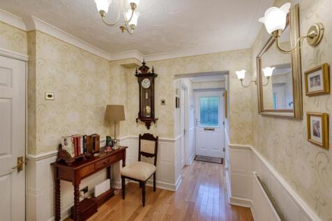 3 Cranmere Court-hall.jpg