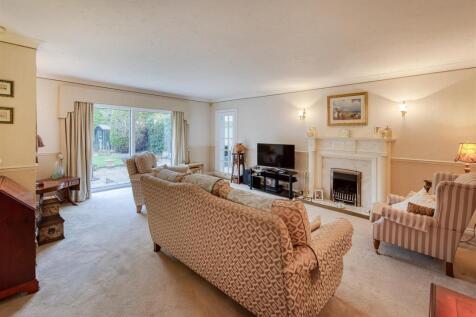 3 Cranmere Court-lounge1.jpg
