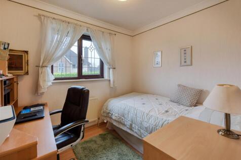 3 Cranmere Court-bed4.jpg